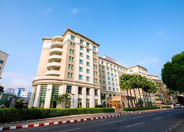 Family Hotel: Parkroyal Yangon