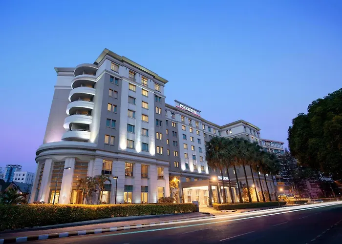 Family Hotel: Parkroyal Yangon